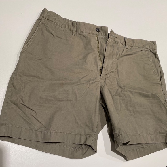 J. Crew 7" Stretch  Chino Flat Front Shorts in Khaki Green - Picture 1 of 4